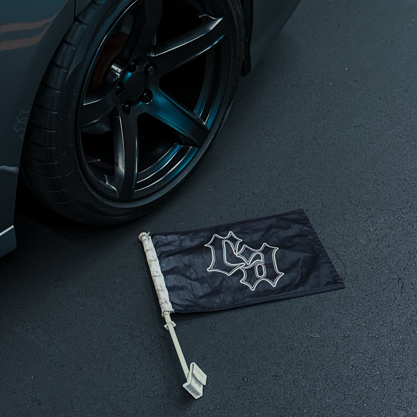 RELENTLESS LOGO FLAG