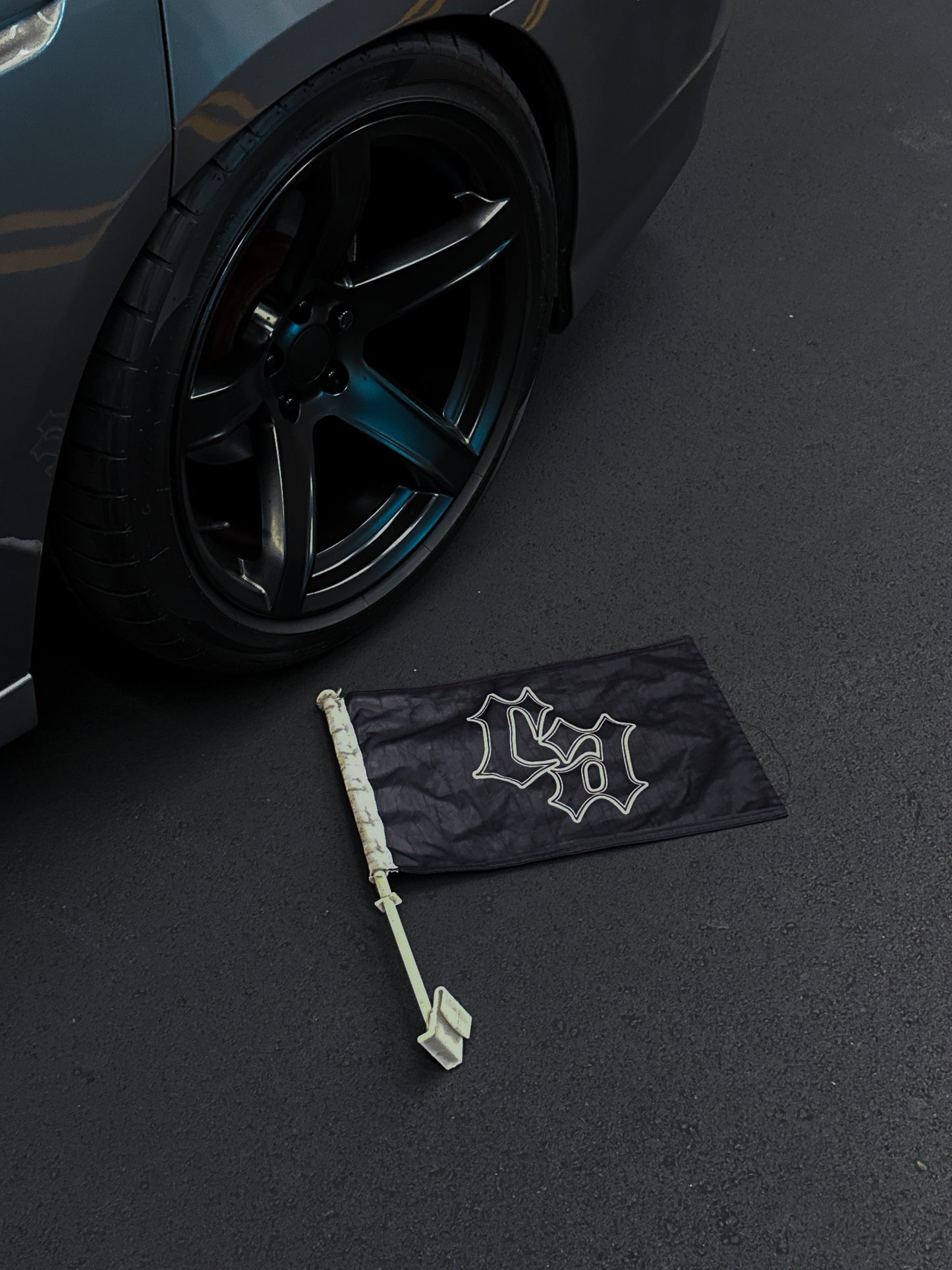 RELENTLESS LOGO FLAG